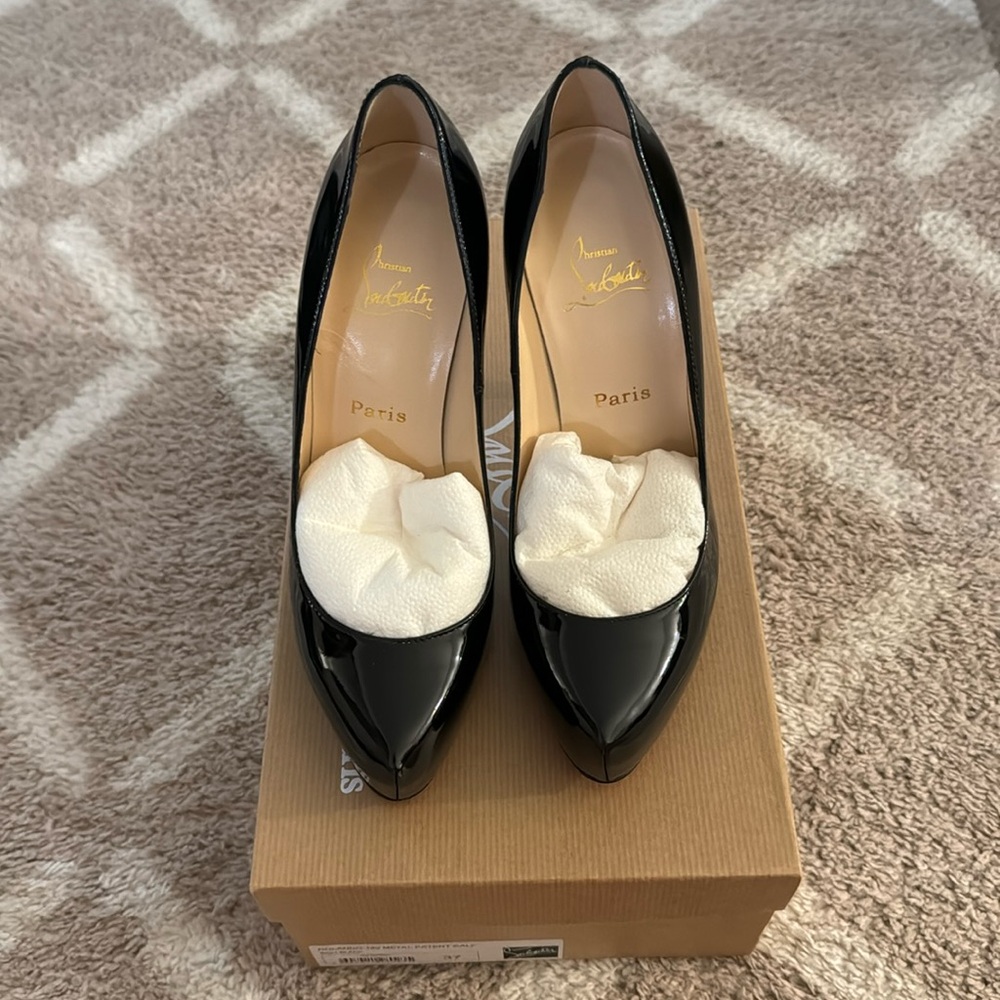 Christian Louboutin Rolando 37